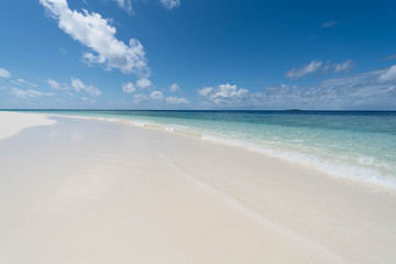 Fototapeta na wymiar モルディブ 海 砂浜