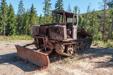 Fototapeta na wymiar rust vintage tractor