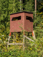 Hochstand im Wald