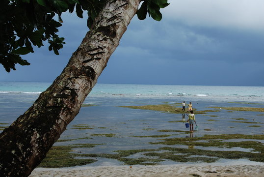 Enfants &agrave; la p&ecirc;che