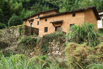 Fototapeta na wymiar Chinese traditional mud house 