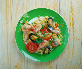 Mexican dish prepared with white rice and seafood.