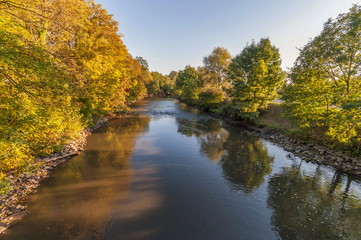 Fototapeta na wymiar Flusslandschaft im Herbst