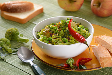 insalata di verdure al forno con peperoncino