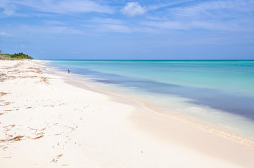 Fototapeta na wymiar White sand beach on Cayo Levisa Island in Cuba