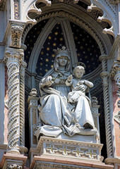 Vierge à l'Enfant, façade de la cathédrale de Florence