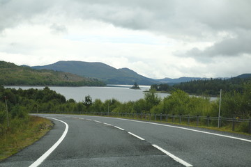 Highlands mit Loch - See in Schottland