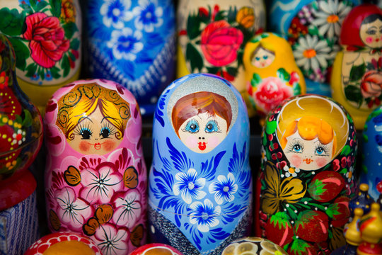 Souvenirs Russian nesting dolls. The doll is a wooden toy in the form of a painted doll, inside which are similar to her dolls smaller. Doll mother - symbol of Russia. National souvenir for tourists.