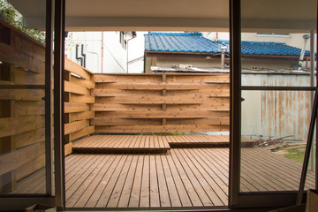 広いウッドデッキ