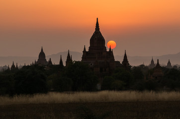 Obraz premium Sunset in Bagan, Myanmar
