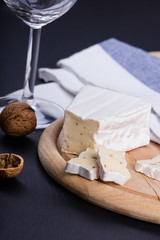 Aromatic brie cheese with walntus