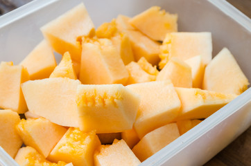 sliced cantaloupe