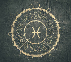 Fototapety  Symbole astrologiczne w kole. Betonowa ściana teksturowana. Ryba znak