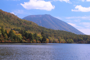 奥日光　湯ノ湖と男体山