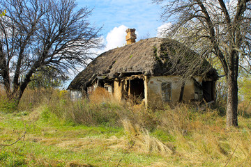 Fototapeta na wymiar Abandoned rural house in Ukraine