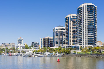 Fototapeta na wymiar Waterfront apartments and marina in Brisbane