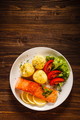 Fried salmon and vegetables 