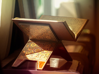 Священная книга Коран - основа религии Ислам