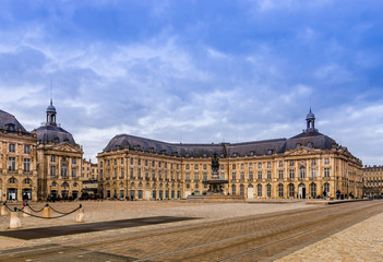 Place de la bourse et Fontaine des trois grâces à Bordeaux en Gironde, Nouvelle-Aquitaine en France