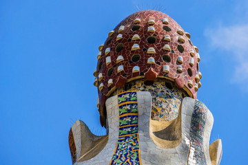 Obraz premium Entrance Gatehouse: Roof Detail. Parc Guell, Barcelona, Spain.