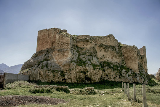 Ruinas del antiguo castillo del municipio de Bedmar, Ja&eacute;n