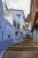 Fototapeta na wymiar hermosas calles azules de la ciudad de Chefchaouen en Marruecos