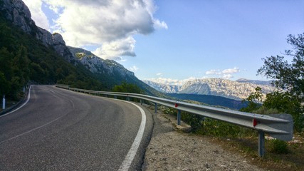 Kurvige Straße, Italien