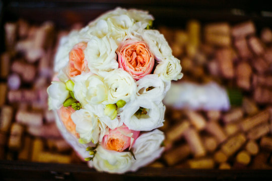 Bouquet made of orange and white roses lies on the corcs