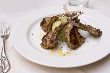 Plated grilled lamb cutlets with polenta
