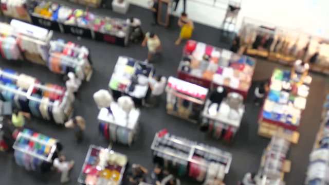 Escalator shopping4