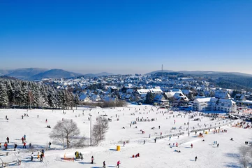 Panoramablick auf die Piste in Winterberg, Deutschland © Marc Jedamus