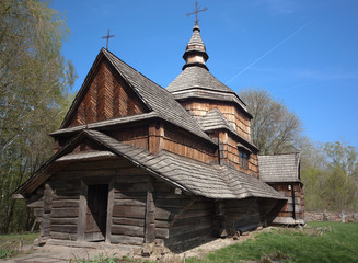 Fototapeta na wymiar church chapel big house building made of wood wooden logs timber under cinstruction