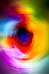 Strudel auf den Farben des Regenbogens