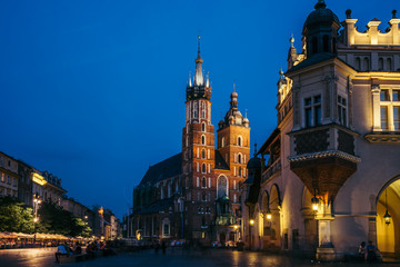 Naklejka premium krakow old market at night