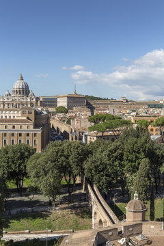 Blick von der Engelsburg zum Petersdom, Passetto di Borgo, Rom,