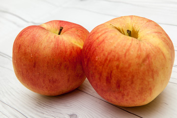 red and delicious appples on wooden desk