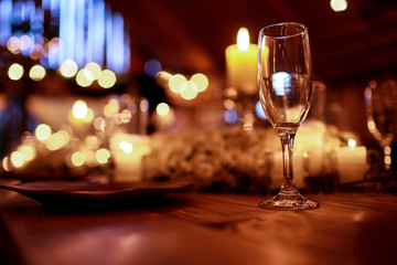 Warm picture of empty crockery and cutlery standing around white