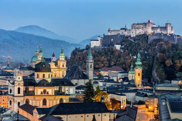 Fototapeta premium Zamek Hohensalzburg, Salzburg Austria o zmierzchu