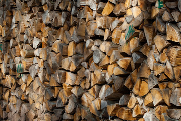 Bois de chauffage empilé