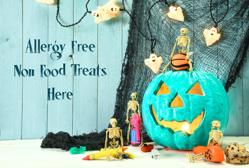 Teal pumkin symbol for alternative non food treats for Halloween