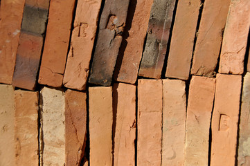 Rangs de briques en terre cuite