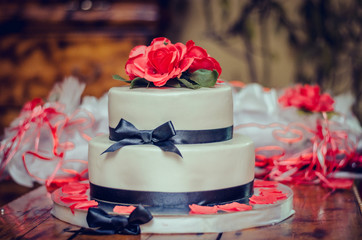 Свадебный празднечный торт