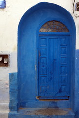 Porte bleue et blanche