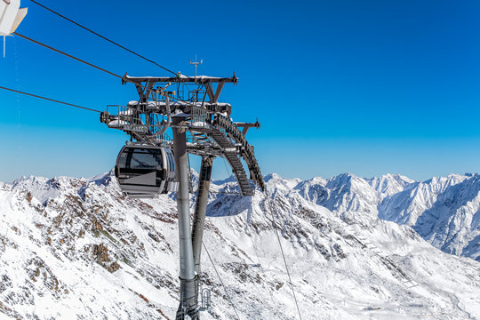 Alpenpanorama und Gondelbahn im Skigebiet Soelden, Oetztaler Alpen Tirol