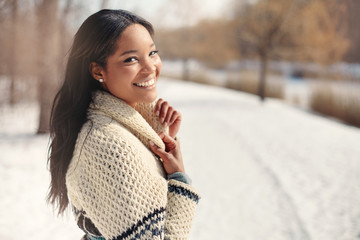 Beautiful young woman in the snow in winter - 123940710
