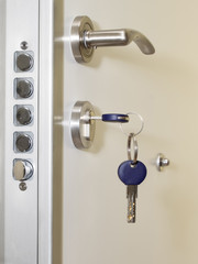 Puerta acorazada con cerradura y llave de seguridad a prueba de robos