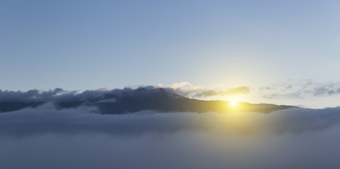 Fototapeta na wymiar sunrise sun mountains fog