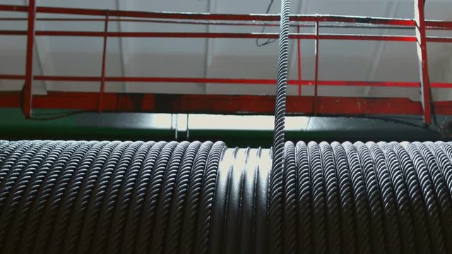 Winch drum with steel rope stop rotating