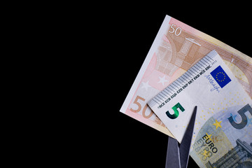 Lohnkürzungsymbol isoliert auf schwarz