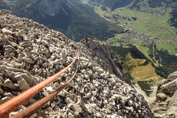 Eine Seilschaft auf den letzten Metern zum Gipfel 